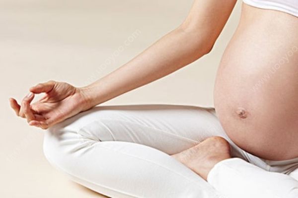 懷孕7個月跪地為患者打麻藥：當(dāng)時跪著比較方便(4)