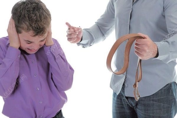 9歲男娃教室小便，班主任竹條抽打致其軟組織挫傷(1)