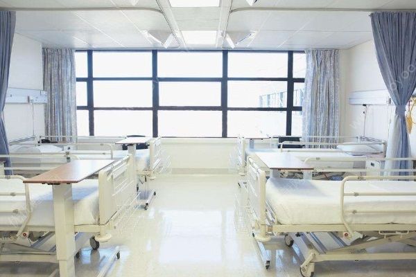 女子網(wǎng)上認(rèn)識患癌老人免費(fèi)照顧5年，真相讓她心寒(2)