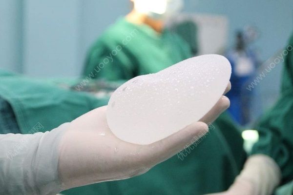 女子40萬隆胸成植物人，“專家”自稱打同款玻尿酸(1)