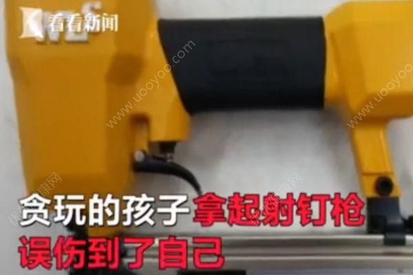 兩歲男童誤把射釘槍當玩具，釘子穿透肺險喪命(1)