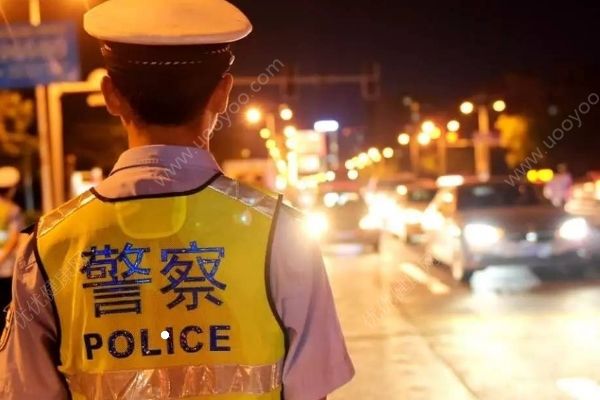 女子醉駕被抓送拘體檢查出懷孕！自己渾然不知(2)