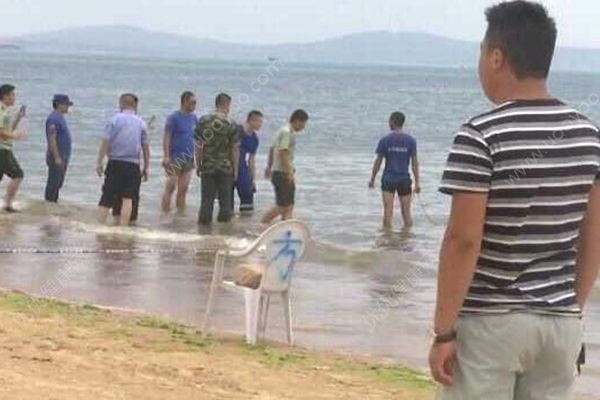 北京雙胞胎青島走失，一人已被發(fā)現(xiàn)無生命體征(2)