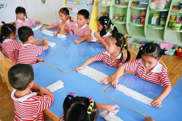 甘肅一幼兒園被曝針扎孩子，派出所疑讓園方拿錢擺平(5)