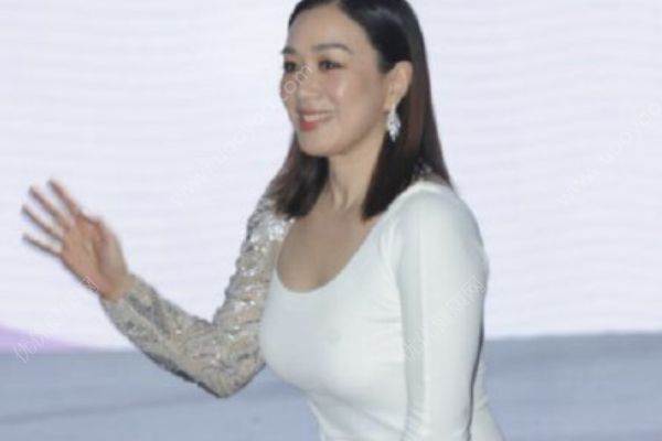 鐘麗緹回應(yīng)身材走形，曝正積極備孕做試管嬰兒(1)