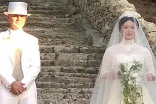 金星復(fù)婚穿潔白婚紗和老公舉辦婚禮，金星漢斯離婚原因曝光(1)