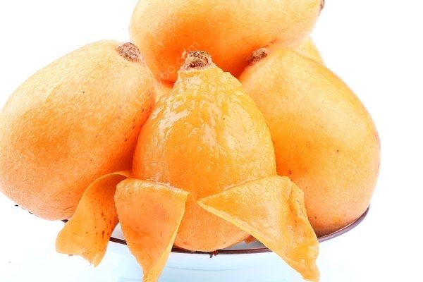 冰糖蒸枇杷有哪些功效？吃枇杷要注意些什么？(3)