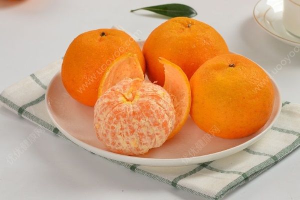 冰糖蒸橘子的功效有哪些？吃橘子有哪些需要注意的地方？(3)