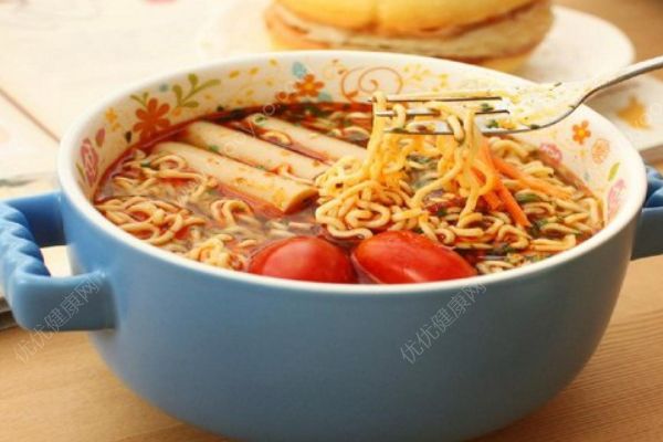 廈門這家餐廳只賣煮泡面！小年輕擠爆：想嘗嘗國外的泡面(4)
