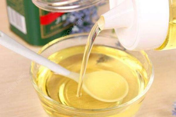 央視曝光食用調(diào)和油造假，商家：底線是吃不死人(4)