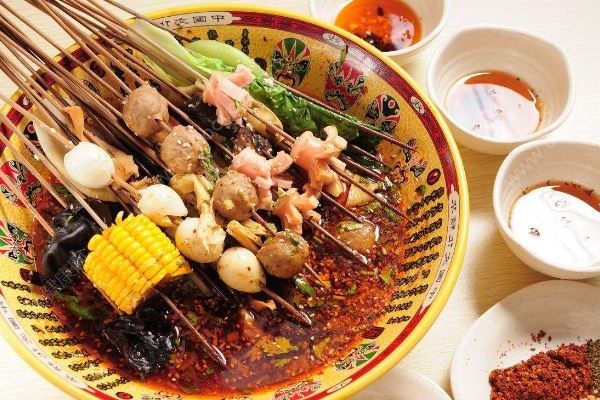 街邊麻辣燙添加“大殼粉”食用或致不孕，經(jīng)常吃麻辣燙的危害(4)