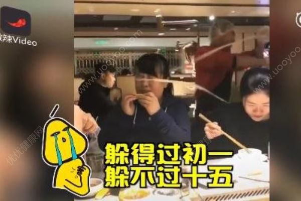 撈面甩到小姐姐臉上，撈面怎么做好吃(2)