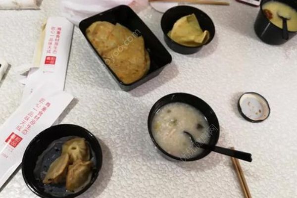 小籠包里吃出5只蟑螂，嘉和一品回應(yīng)：不存在異物混入風(fēng)險(xiǎn)(2)