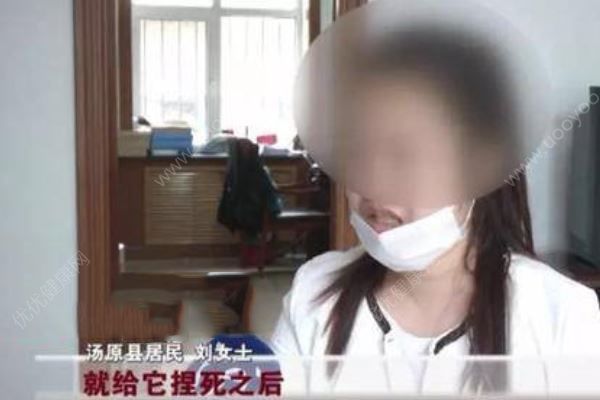 嚇人！女子吃桃嘴唇一陣刺痛，桃核里面鉆出一條蜈蚣(3)