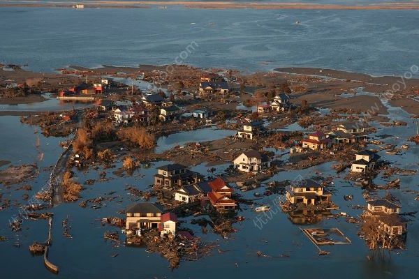 約1.53米高海嘯襲擊西班牙，道路被毀物品漂流，海嘯急救措施(3)