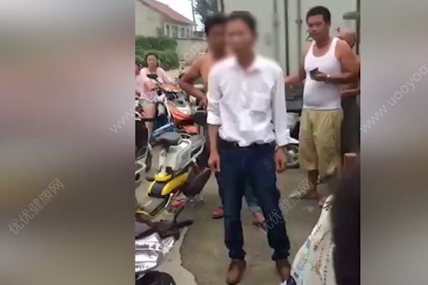 人販子組團(tuán)搶孩子？警方:8人被控制，自稱(chēng)進(jìn)村算命(2)