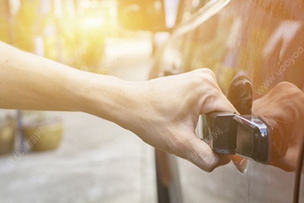 司機(jī)太累乘客開車，險釀悲劇卻甩手稱自己“不背鍋”(4)