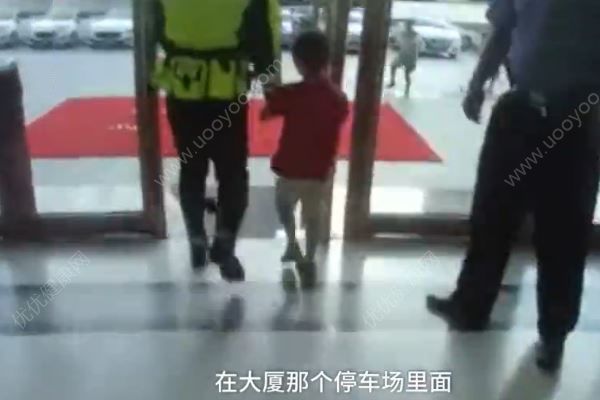 女子為教育兒子請(qǐng)人扮人販子嚇唬，結(jié)果兒子真丟了(4)