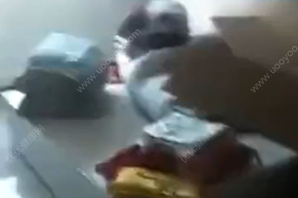 家中燃?xì)庑孤?，男子吸根煙冷靜一下引發(fā)燃爆(2)