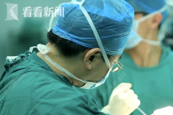 男子每天吃5包檳榔連吃10年患癌，長(zhǎng)期吃檳榔小心口腔癌！(3)