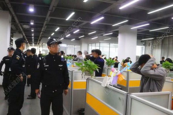 廣州一大廈437人上班時被抓，網(wǎng)售保健品實施詐騙(1)