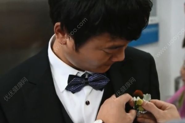 小伙為白血病女友舉辦病房婚禮，婚禮中途女友不幸病逝(3)