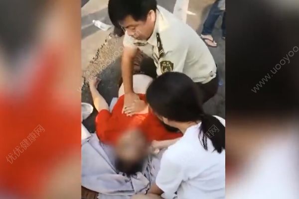 30分鐘救了12條生命！硬撐將乘客送到服務(wù)區(qū)后身亡(3)