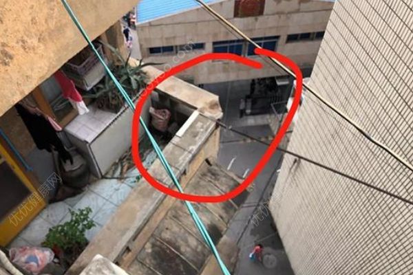 花盆從5樓墜下11歲男孩被砸身亡，事發(fā)5樓暫未住人(2)