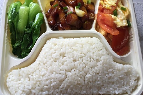 男子叫外賣吃出20多條蟲，餐飲企業(yè)：因為天氣潮濕(4)