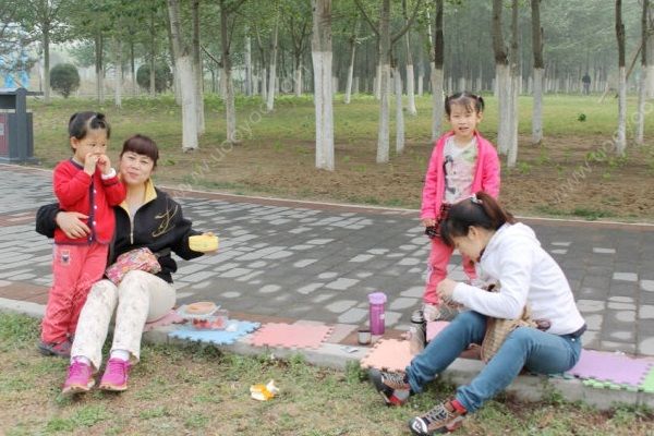 云南5歲女童失聯(lián)9小時(shí)，找到時(shí)頭發(fā)被剃光衣服被換(3)