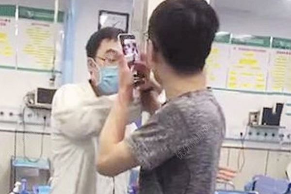 男子帶狗大鬧急診，沖進搶救室威脅醫(yī)生：弄死你(1)
