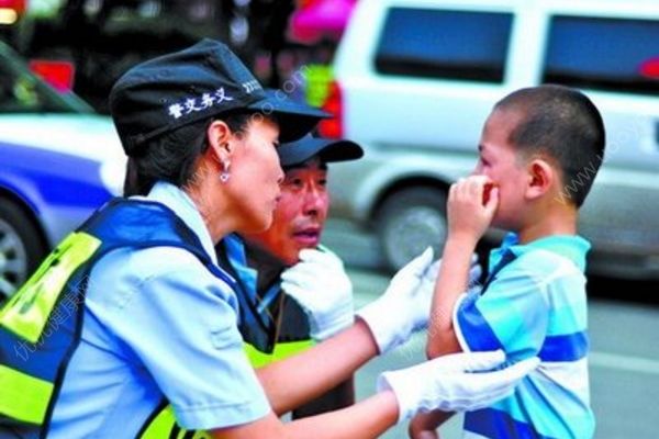8歲女童失蹤被找到時(shí)已遇害，后媽疑虐殺女童(3)