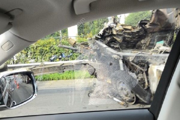 北京四環(huán)兩輛大貨車相撞起火燃燒，已造成2人死亡(2)