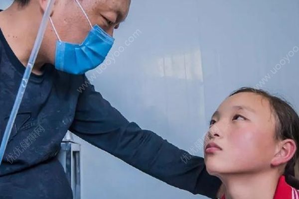 雙胞胎姐妹干農活，一家6口3人重病1人去世(2)