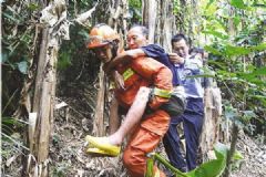 老人迷路被困懸崖邊50余小時，靠山泉維持生命[多圖]