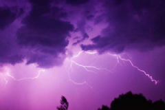 雷擊對人體有哪些傷害？在室外怎樣避免雷擊？[圖]