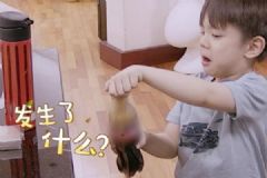 霍思燕不給喝，嗯哼舔可樂，小孩喝可樂有什么危害？[多圖]