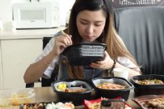 杭州94斤大胃王美女：一頓吃8斤炒飯，吃太多有哪些危害？[多圖]