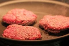 美國“人造肉”或?qū)⒂谀甑鬃呱喜妥?，人造肉真的無害嗎？[多圖]