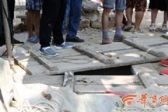 兒子下地窖撿鞋缺氧暈倒父親去救，兩人均窒息身亡[多圖]