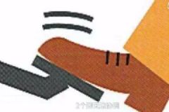 小時(shí)候屁股打過針，如今考不過科目二：無(wú)法同時(shí)踩離合器和剎車[多圖]