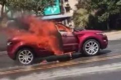 情侶吵架同歸于盡，路虎汽車起火車內(nèi)兩人身亡[多圖]