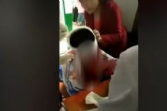 老人因兒子拒不還錢，持刀到學校將孫子刺傷報復[多圖]