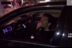 女司機(jī)邊開車邊敷面膜被查，為什么開車不能敷面膜？[多圖]