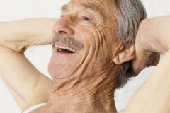 101歲老人每天40個(gè)仰臥起坐，老人做仰臥起坐要注意什么[多圖]