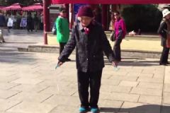 93歲老人堅(jiān)持跳繩40年，老人適合什么樣的運(yùn)動(dòng)？[多圖]