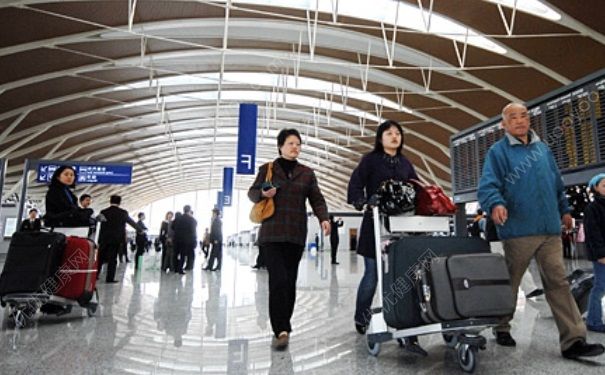 坐飛機(jī)可以帶充電寶嗎？坐飛機(jī)可以帶化妝品嗎？(1)