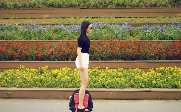 平衡車與電動滑板車有什么區(qū)別？平衡車與滑板車的區(qū)別是什么？(1)