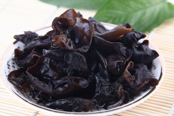 木耳的營(yíng)養(yǎng)有什么功效作用？這些人吃木耳最養(yǎng)生(3)