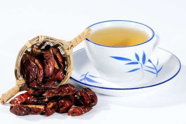 紅棗炒過(guò)也可以吃，紅棗炒黑泡水喝有哪些功效？(1)